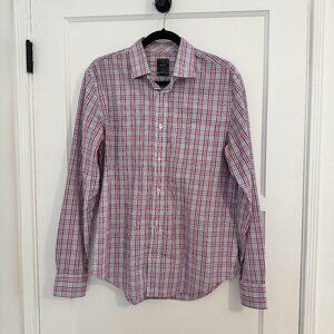 GAP Men's Non-Iron Shirt in Medium